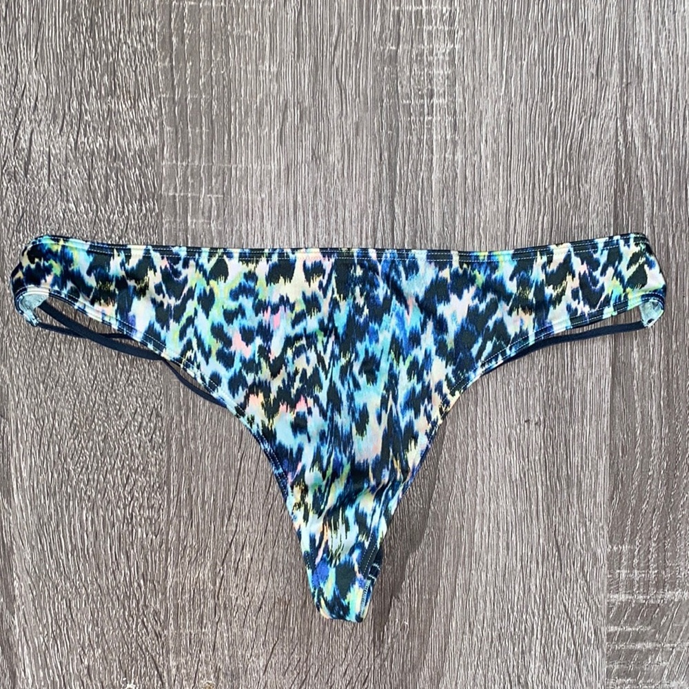 Victoria’s Secret V-string thong Panties XS Very Sexy